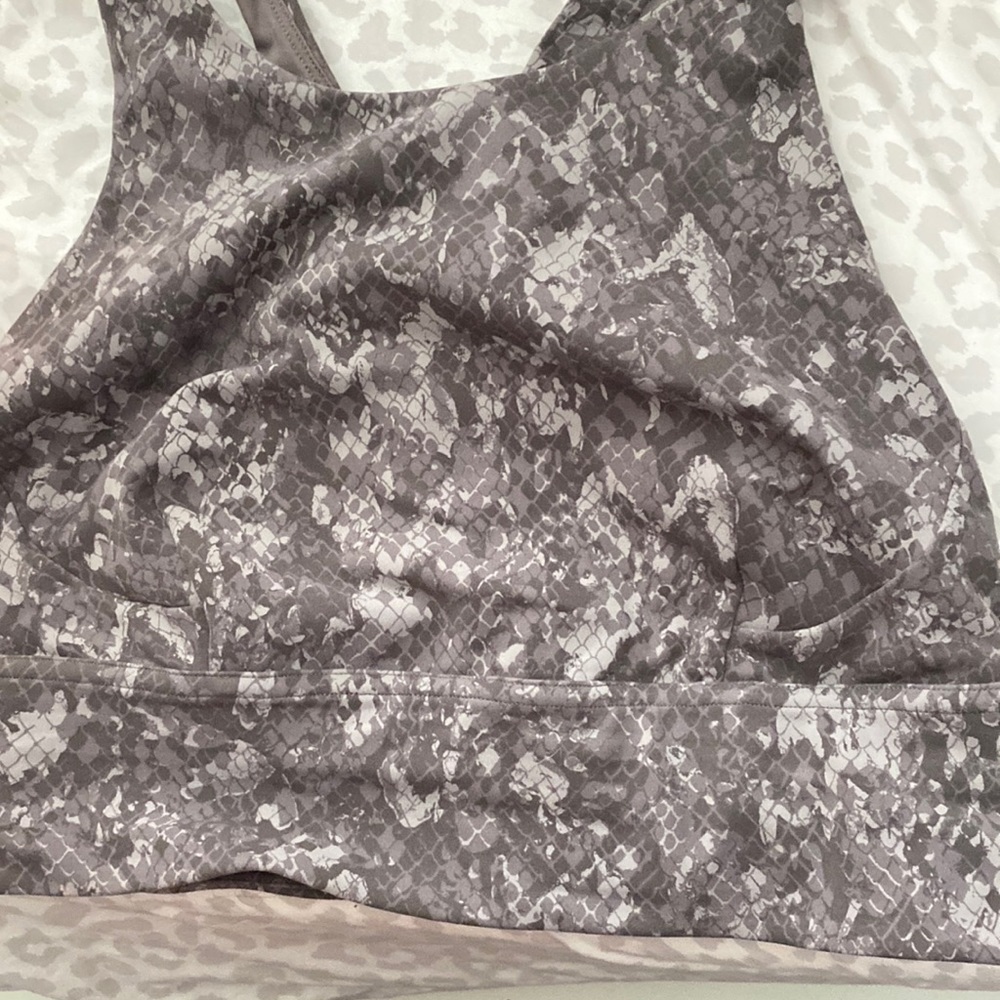 Lululemon sports bra